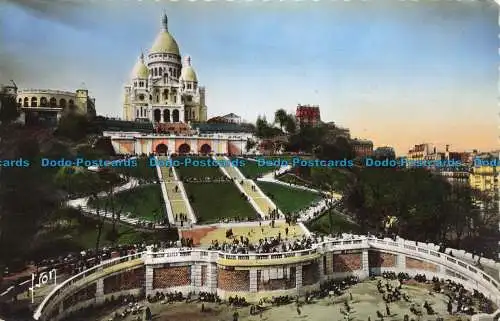 R655199 Paris. Die Basilika des Heiligen Herzens und die monumentale Treppe. Yvon