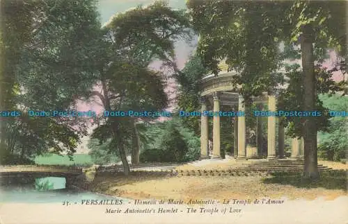 R654708 Versailles. Marie Antoinette Hamlet. Der Tempel der Liebe. Frau Moreau