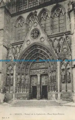 R656827 Mahlzeiten. Portal zur Kathedrale. Place Saint Etienne. Bourgogne Freres