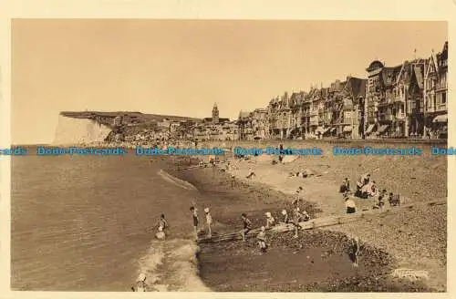 R655424 Allgemeiner Blick auf das Meer und den Strand. A. Terrier