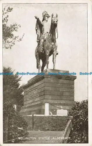 R658533 Aldershot. Wellington Statue. Postkarte