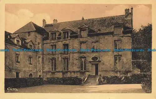 R658541 Wölfe. Chateau du Pont. Der Ehrenhof. Kombi Imp. Macon