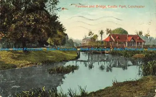 R660474 Colchester. Pavillon und Brücke. Schlosspark. Valentinstag. Colourtone Seri