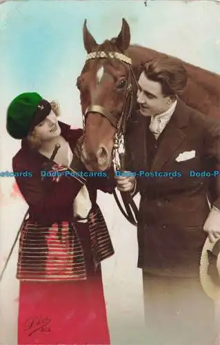 R669435 Frau und Mann mit Pferd. 1924