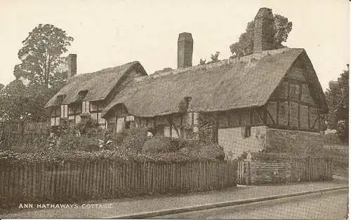 PC32980 Ann Hathaways Cottage. Lachs. Sepio