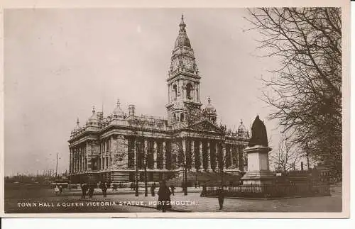 PC30858 Rathaus und Queen Victoria Statue. Portsmouth. W. H. Smith. 1907