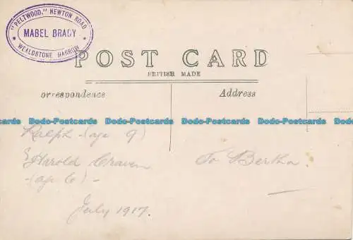 R128394 Alte Postkarte. Kinder. Pelzholz