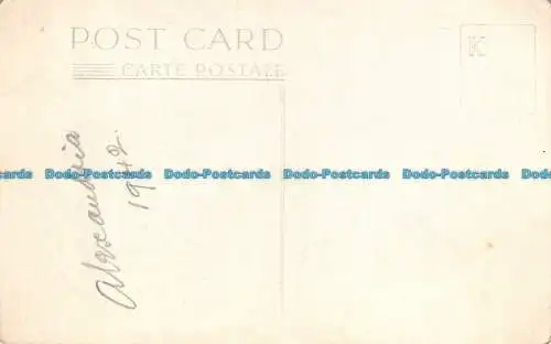 R128558 Alte Postkarte. Frau