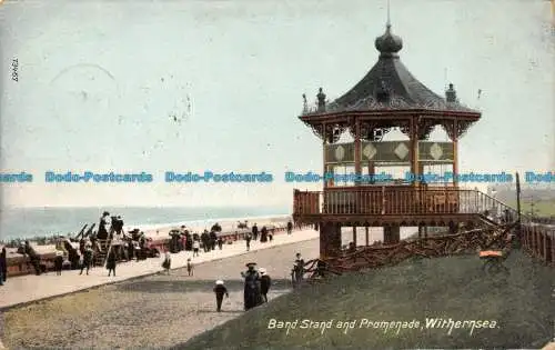 R157951 Bandständer und Promenade. Withernsea. Schraubenschlüssel