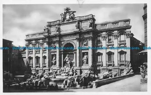 R157966 Roma. Fontana di Trevi. Fotofam