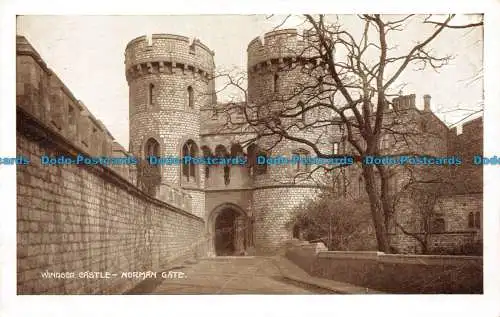 R158593 Windsor Castle. Normannisches Tor