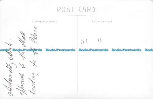 R157083 Alte Postkarte. Bogentore