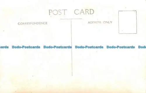 R157094 Alte Postkarte. Häuser und Straßenansicht