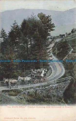 R669740 Der Teufelsellenbogen. Reisebusse, die von Buttermere nach Keswick zurückkehren. Abraham S