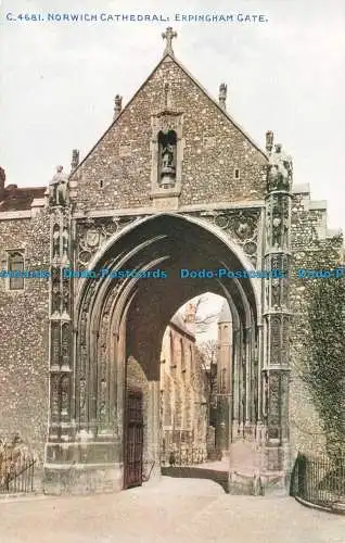 R670672 Norwich Cathedral. Erpingham Gate. Das Photochrom. Celesque Serie