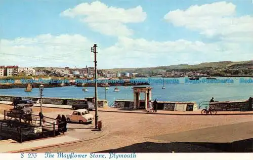 R671482 Plymouth. Der Mayflower Stone. D. H. Beinschienen