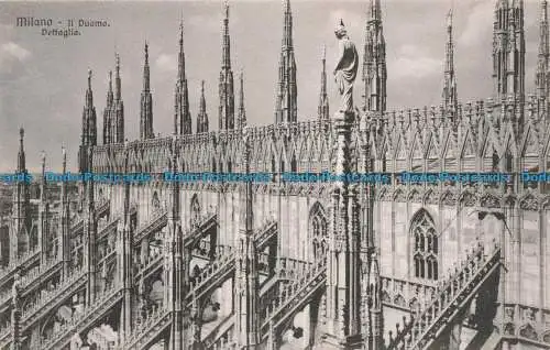 R671896 Milano. Il Duomo. Dettaglio. Brunner