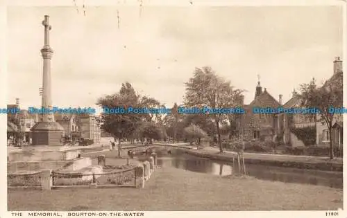 R674627 Bourton auf dem Wasser. Das Denkmal. J. Lachs