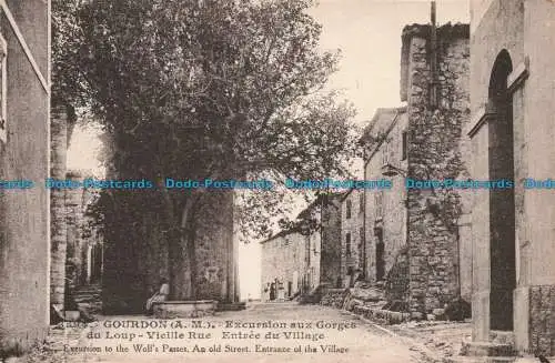 R674149 Gourdon. Ausflug zu den Wolfspässen. Eine alte Straße. Eingang des Vi