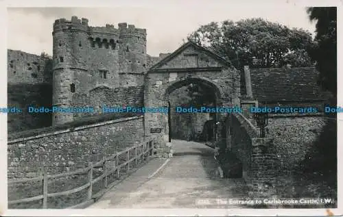 R675201 Der Eingang zum Carisbrooke Castle. I. W. Nigh. RP. 1962