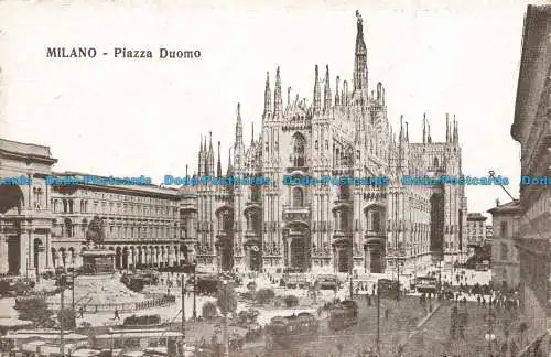 R674175 Milano. Piazza Duomo