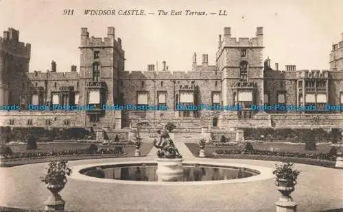 R677627 Windsor Castle. Die Ostterrasse. LL. 911