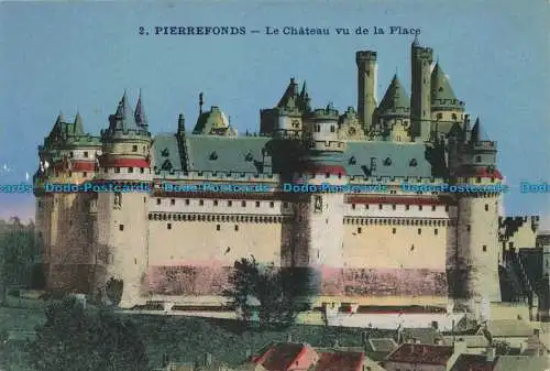 R679023 Pierrefonds. Le Chateau vu de la Place