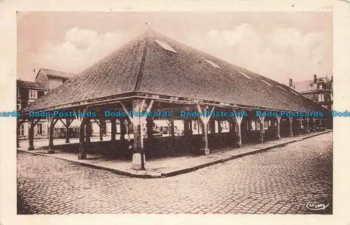 R679527 Vitry le Francois. Les Halles Classees Parmi les Monuments Historiques.