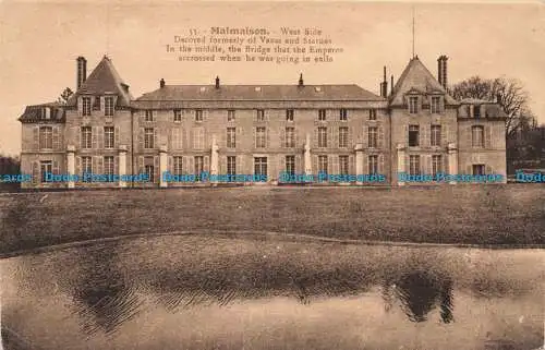 R679539 Malmaison. Westseite dekoriert ehemals mit Vasen und Statuen. In der Mitte