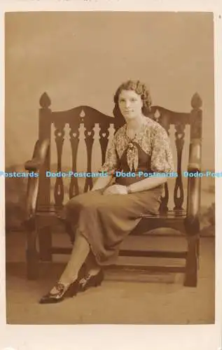 R168564 Frau. Alte Fotografie. Postkarte. John Bull Studios