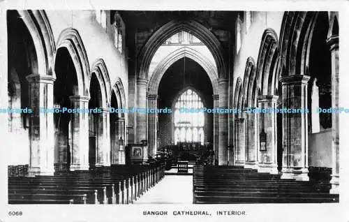 R169457 Bangor Cathedral. Innenraum. 6068. Kingsway Echtfotoserie