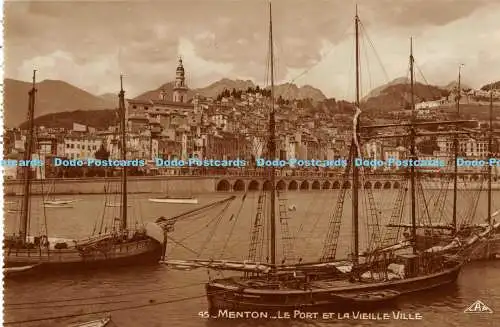 R170092 Menton. Le Port et la Vieille Ville. C.A.P. RP