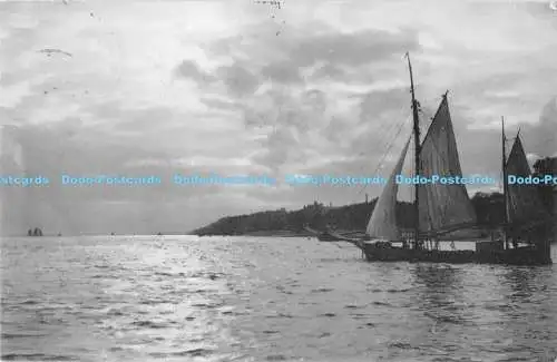 R170677 Sea. Yacht. Alte Fotografie. Postkarte. 1904