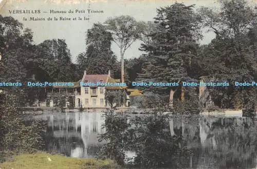 R173247 Versailles. Hameau du Petit Trianon la Maison de la Reine et le lac. Mme