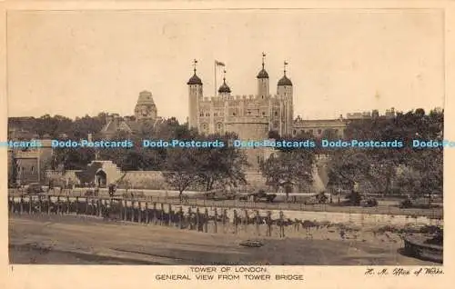 R173374 Tower of London. Gesamtansicht von der Tower Bridge. H. M. Office of Works.