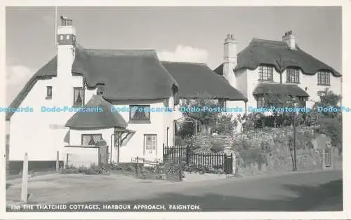 R173852 Die reetgedeckten Cottages. Hafenanfahrt. Paignton. Nahe. RP