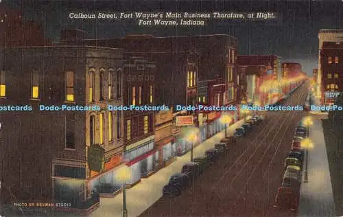 R173105 Calhoun Street. Fort Waynes Hauptgeschäft Thorofare bei Nacht. Fort Wayne