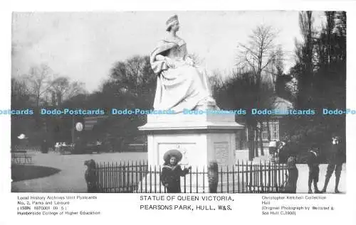R177284 Statue von Königin Victoria. Pearsons Park. Rumpf. W. und S. Heimatkunde A