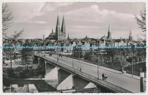 C002412 Lübeck. Blick uber die Marienbrücke auf die Stadt. Schoning. Agfa