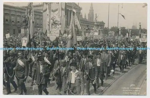 C005537 Parade. Menschen. Wien 1928. 3094. Wissmann. München 2 NW 6. Augustenstr.