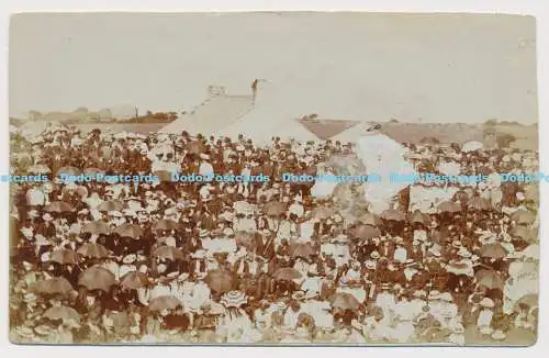 C006545 Personen mit Regenschirmen. Ort unbekannt. Bill Hopkins Collection