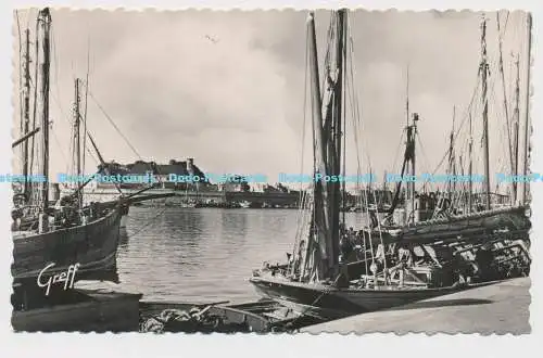 C005909 En Bretagne. 235. Concarneau. Finistere. La Ville schließen. Greff. 1951