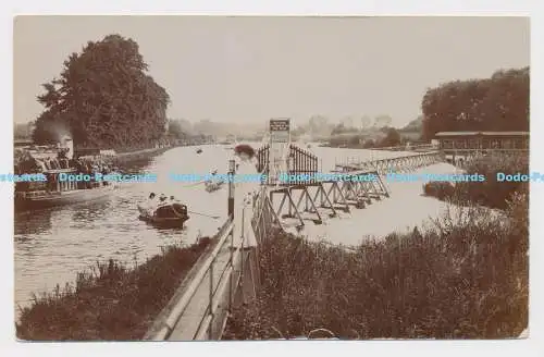 C006865 River. Frau. Boote. Ort unbekannt. 1904