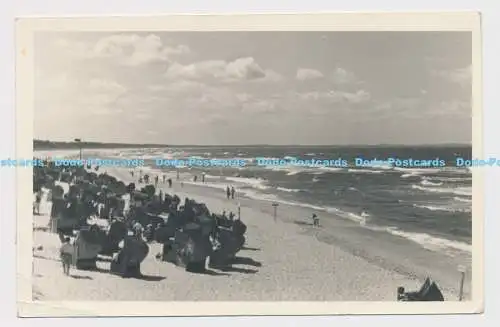 C008856 Unbekannter Ort. Strand. Menschen. Sand. 1955