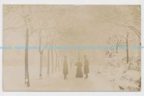 C007053 Personen. Parken. Winter. Schnee. Arthur. Imperial Studio. Southport