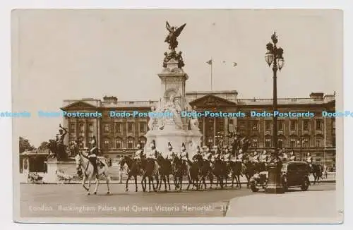 C007122 London. Buckingham Palace und Queen Victoria Memorial. 313. RP