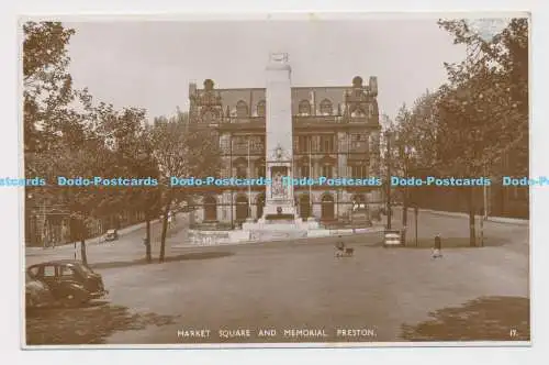 C010044 Marktplatz und Denkmal. Preston. 17. W. und H. Parkinson. 1952