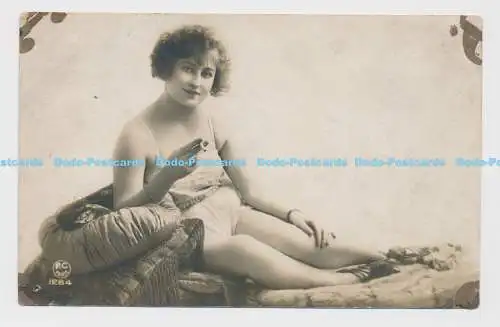 C008028 Frau. Zigarette. Rauchen. P.C. Paris. 1284