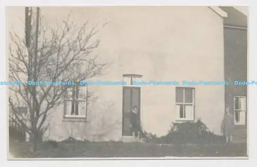 C011221 Unbekannter Ort. Haus. Damen