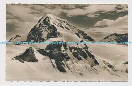 C011232 Jungfraujoch. Berghaus mit Monch u. Sphinx. Bazare Jungfraubahn